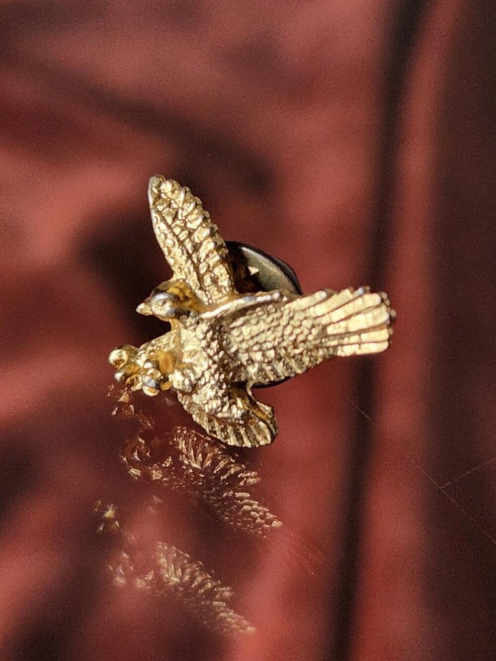 Vintage flying American eagle goldtone pin.